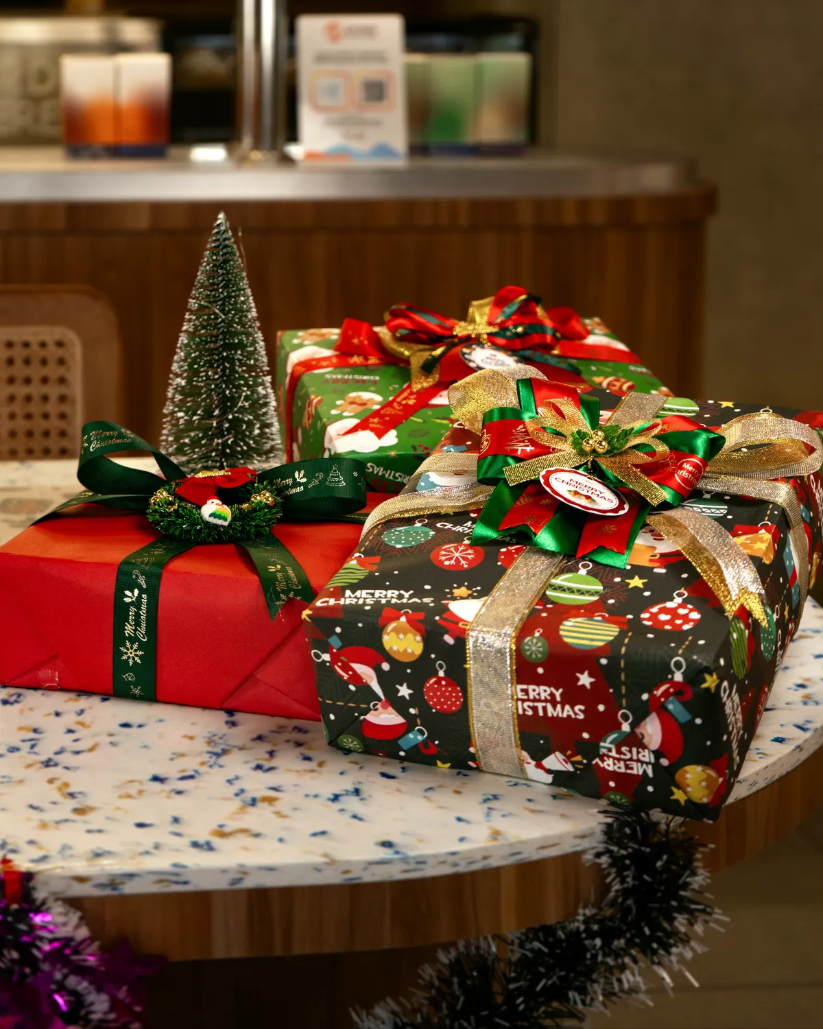 Wholesale Christmas gift wrap and ribbons